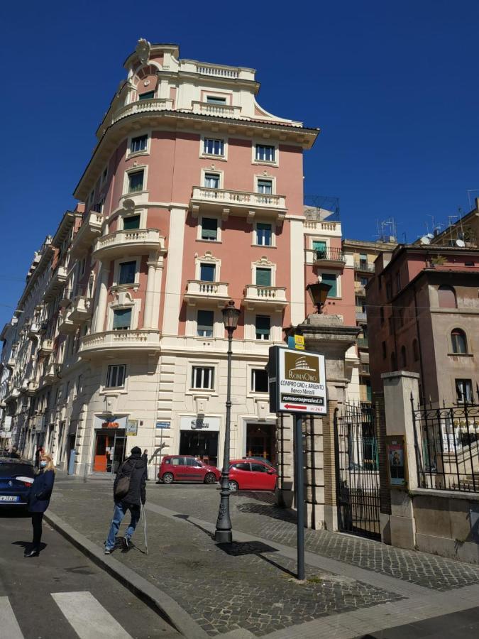 Around The Corner Colosseo B&B Roma Dış mekan fotoğraf